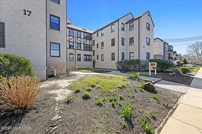 Building Photo - 17-19 Leroy Pl