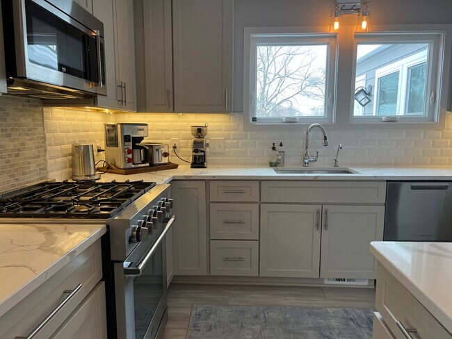 Foto del edificio - 3917 W 58th St