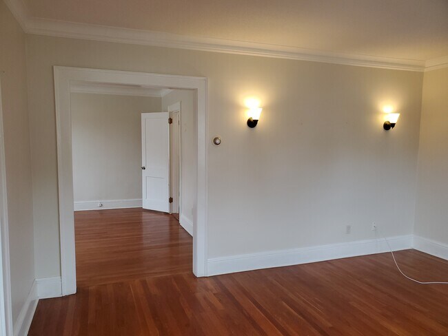 Living Room - 29 Linnmoore St