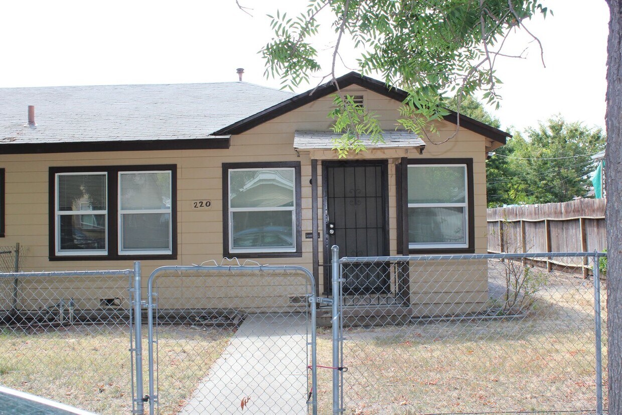 Foto principal - Recently Updated 2 Bedroom Duplex!!!
