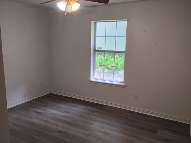 Dormitorio 1 - 4480 Benton Dr