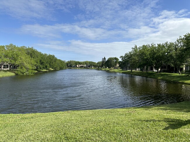 Foto del edificio - 1250 Olde Bailey Ln