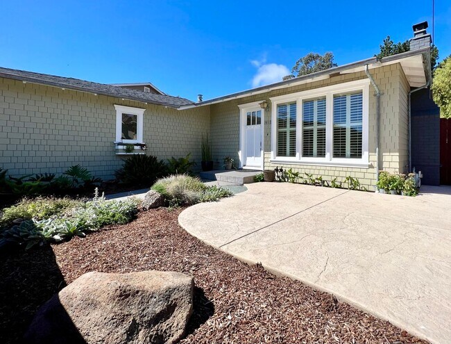 Building Photo - Breathtaking Remodeled Linda Mar Rancher - Amazing Back Yard!