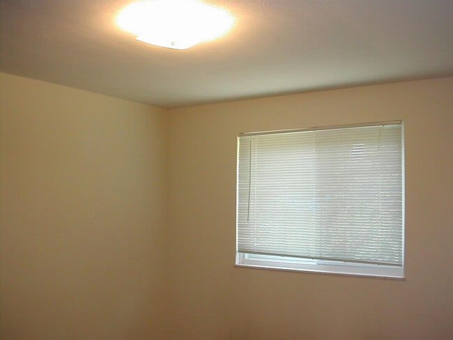 Building Photo - 253 Brookridge Ct