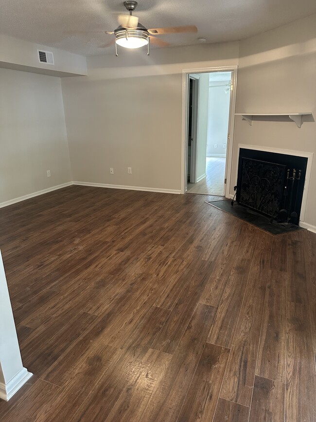 Living area - 2811 Edridge Ct