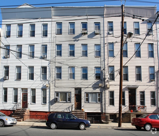 Foto del edificio - 325 Grand St