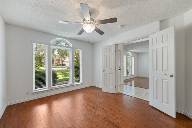 Building Photo - 3635 Flora Vista Loop