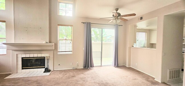 Building Photo - Gorgeous 2Bed 2 car garage with Laundry- P...