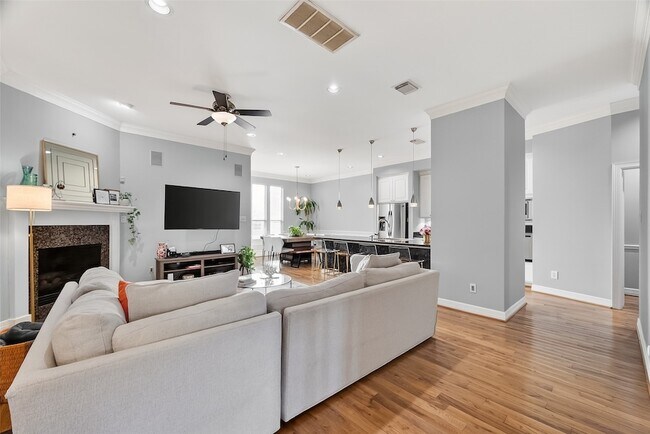 Foto del edificio - 3410 Garden Shadow Ln