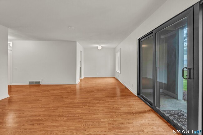 Foto del edificio - 57 Lawson Ln