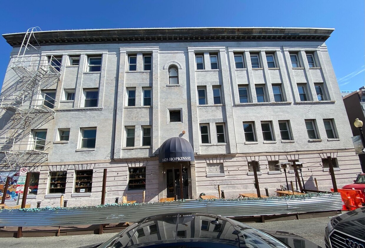 Large Sunny Dupont Circle 2 bed 2 bath Ap... - Large  Sunny Dupont Circle 2 bed 2 bath Ap...