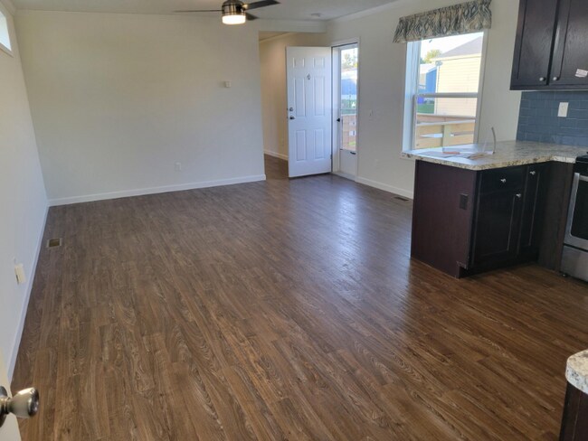 Building Photo - 118 Golfview Ct