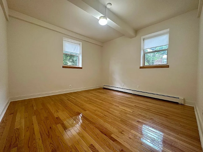 Foto del edificio - 476 Howard Ave