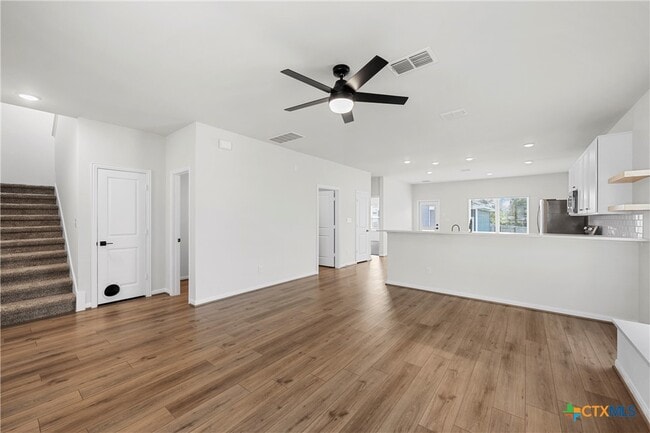 Building Photo - 209 Villars Dr