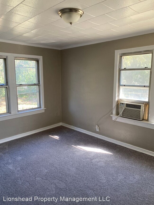 Building Photo - 4 br, 1 bath House - 9401 NE 10th St