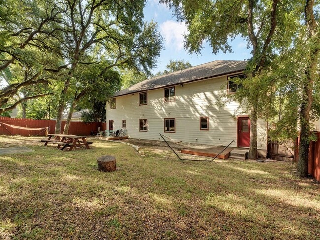 Building Photo - 910 Keith Ln