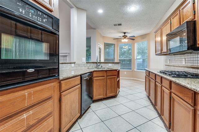 Building Photo - 820 Sansome Dr