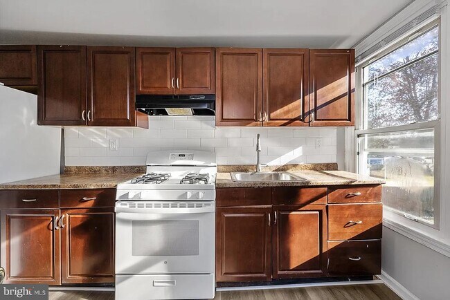 Building Photo - 212 Warren St