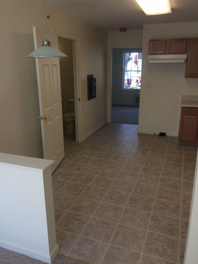 Building Photo - 1027-1A Chicago Ave - Handicapped Accessible
