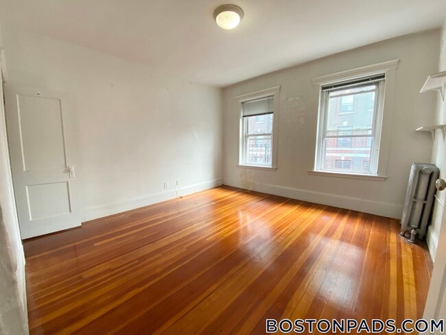 Building Photo - 64 Hemenway St