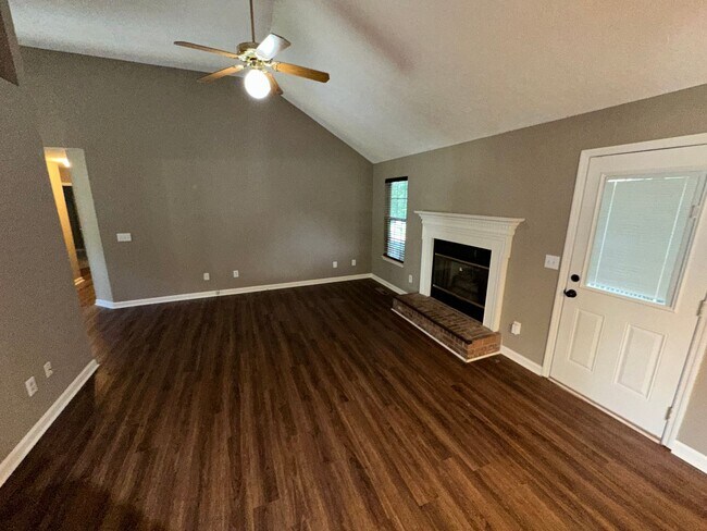 Foto del edificio - 1409 Aaronwood Dr