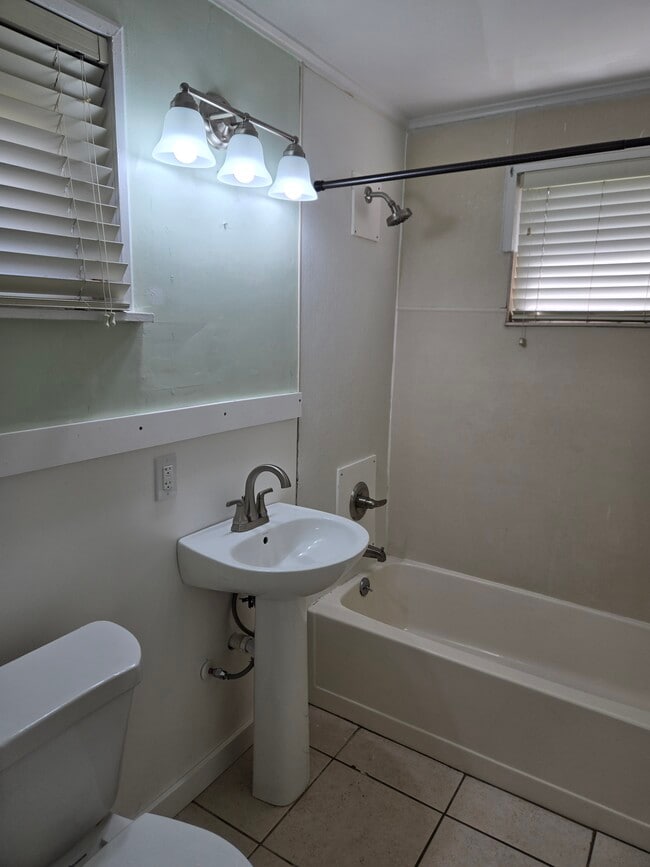 Building Photo - 6945 Hibiscus Ave S