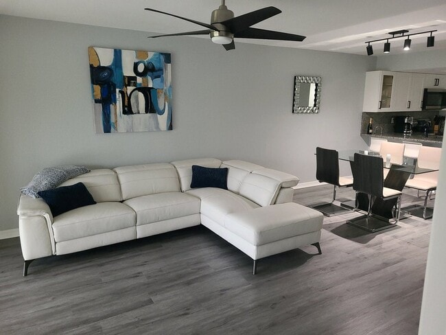 Foto del edificio - 16470 Kelly Cove Dr