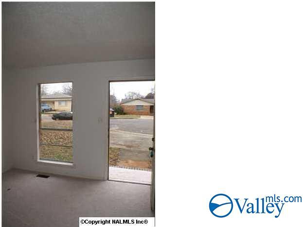 Building Photo - 908 Stevens Ct NE