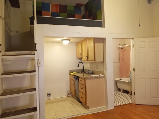 Building Photo - 929 Dumaine St