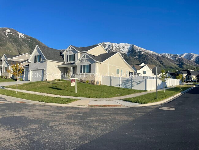 Building Photo - 802 E 1400 S