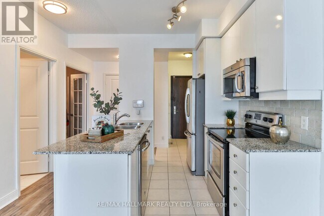 Photo du bâtiment - 80 Absolute Ave