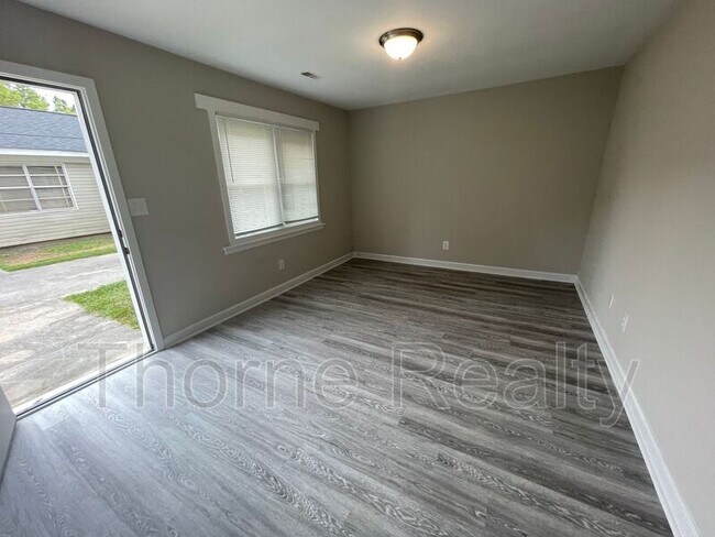 Foto del edificio - 1314 Maple St