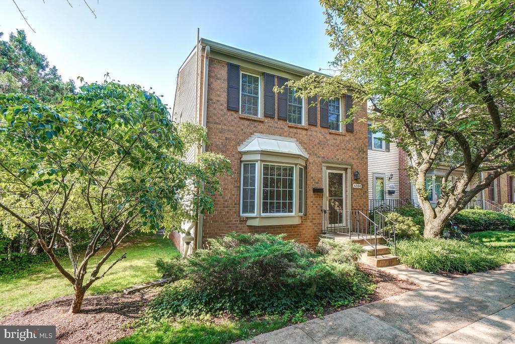 Foto principal - 6350 Montrose Rd