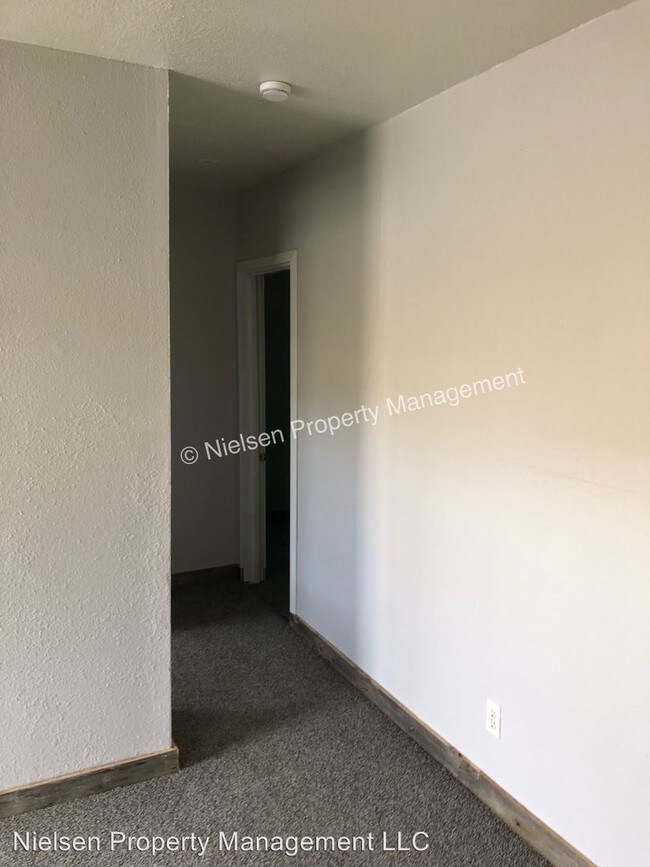 Building Photo - 3 br, 1 bath House - 830 Caledonia