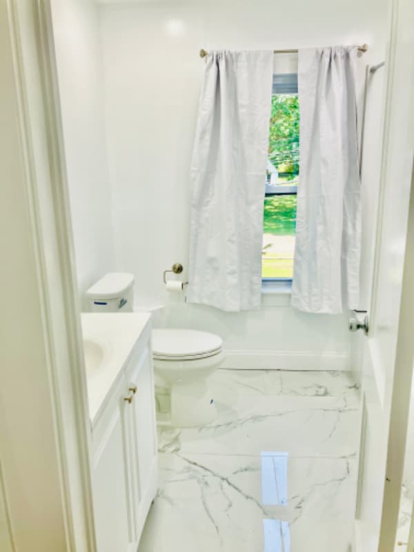 Foto del edificio - 252 Oronoque Rd