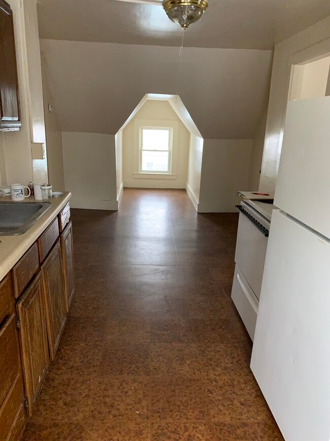 172 St Mary St Unit 4, Saint Johnsbury, VT 05819 Room for Rent in