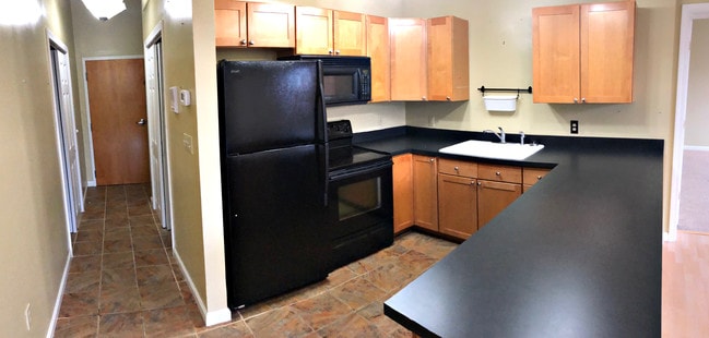 one of two entrances and kitchen area - 94 State St