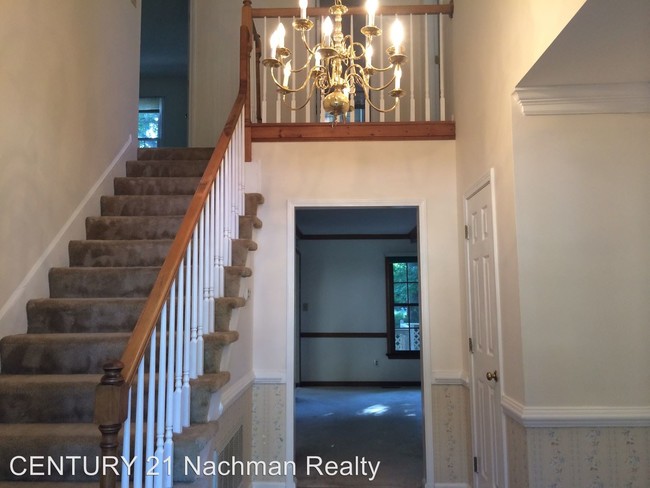 Building Photo - 4 br, 2.5 bath House - 600 Foxgate Quarter