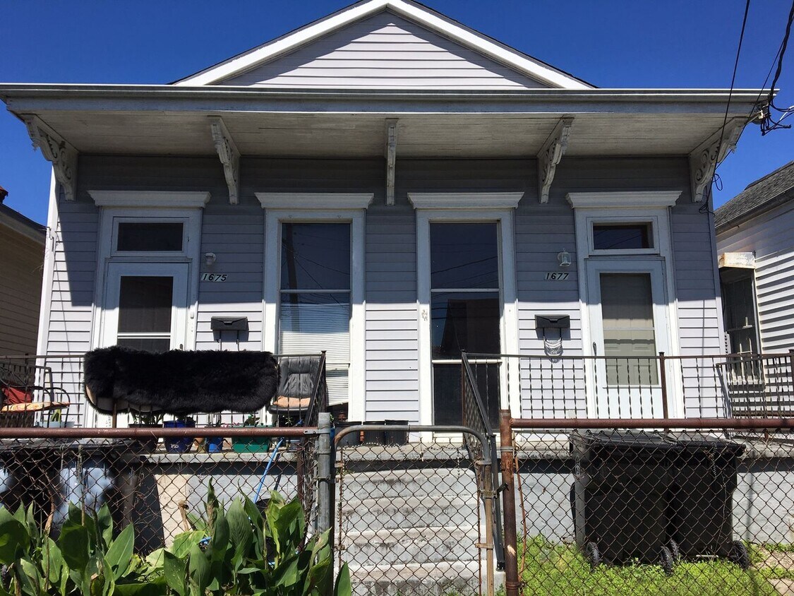 Primary Photo - 1677 Paul Morphy St