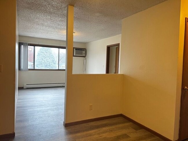 Foto del edificio - $1,250 | 3 Bedroom, 1 Bathroom Apartment | No Pets | Available for August 1st 2026 Move In!