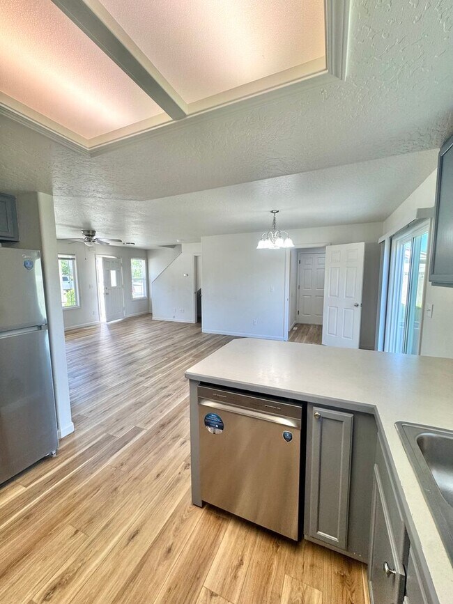 Foto del edificio - Spacious 5-Bedroom Home in Prime Nampa Location