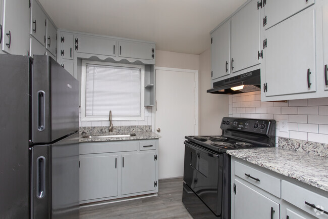 1BR, 1BA - 740SF - 1295 West Apartments