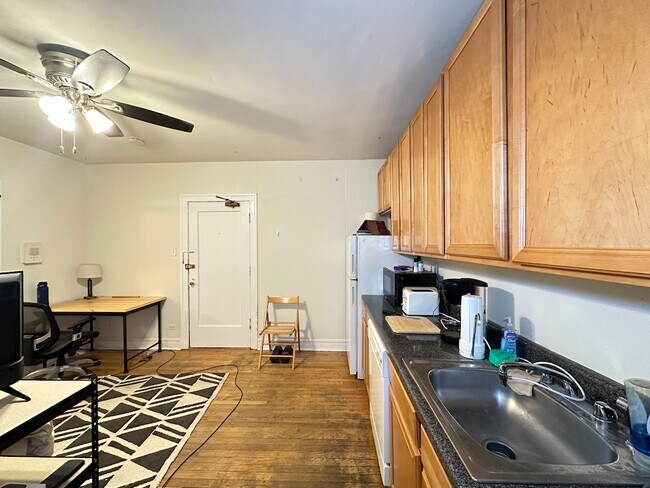 Foto del edificio - 2129 N Dayton St
