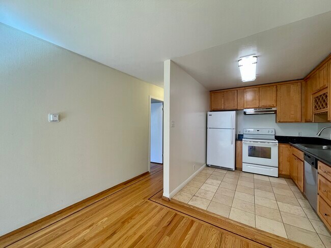 Building Photo - 427 34th Ave