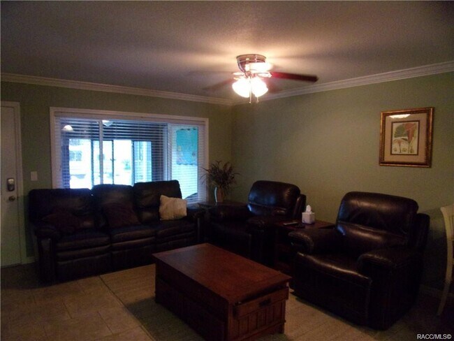 Foto del edificio - 1637 SE Paradise Cir