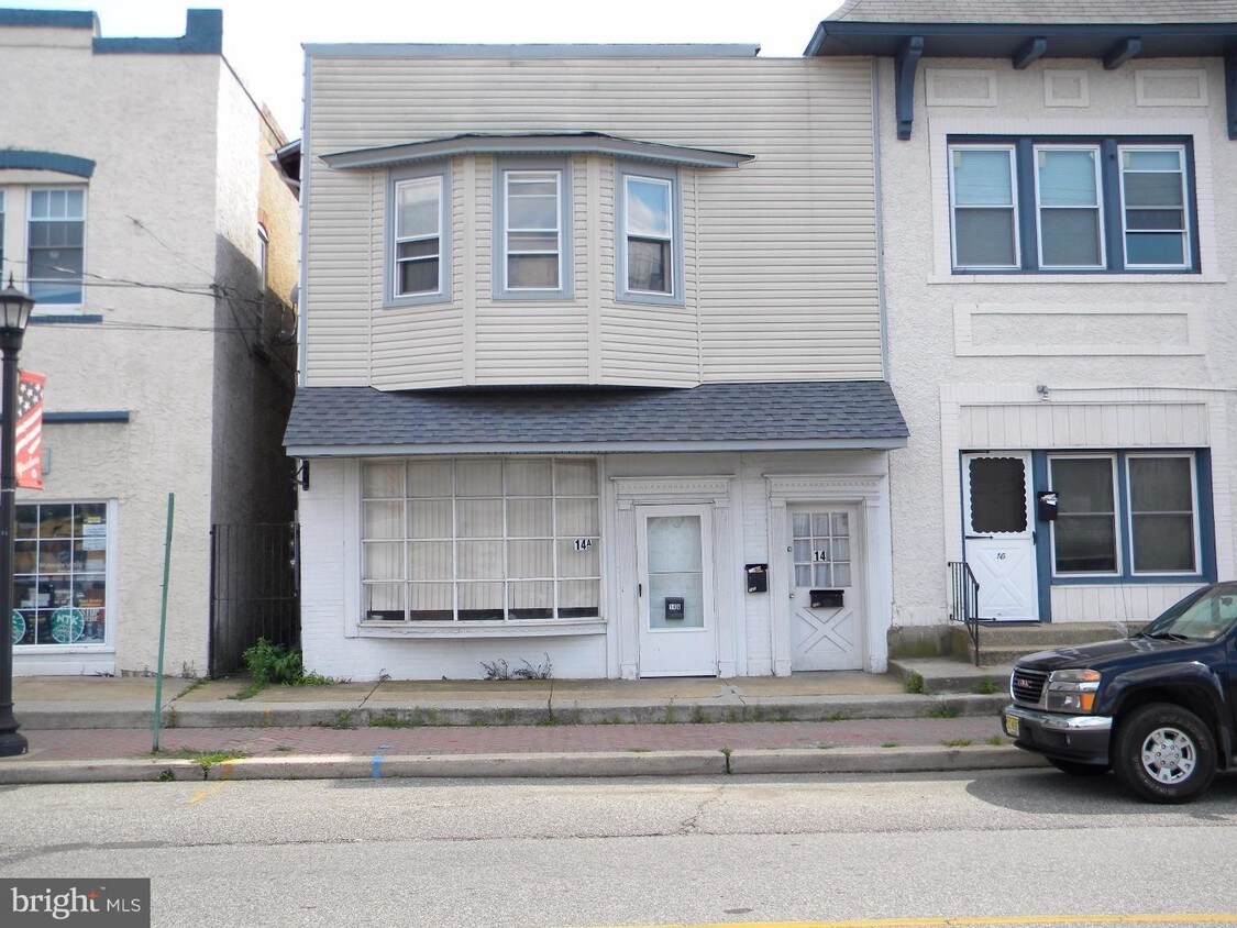 Primary Photo - 14 W High St