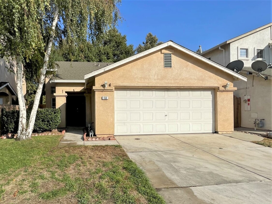 456 Victory Ave House Rental in Manteca, CA