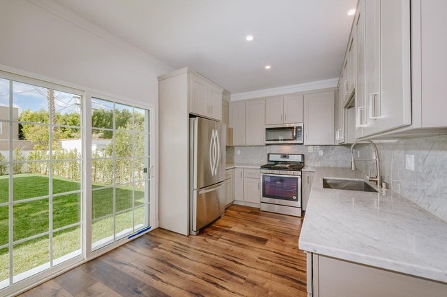 Brand new stainless steel appliances - 5257 S San Vicente Blvd