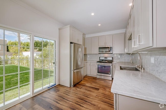 Brand new stainless steel appliances - 5257 S San Vicente Blvd