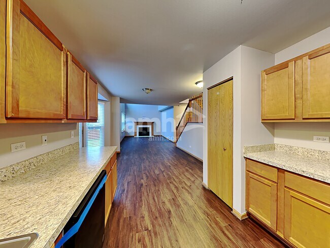 Building Photo - 2010 Arbor Falls Dr